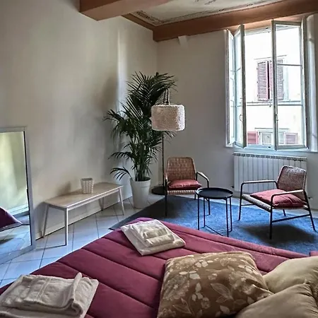San Giorgio Home,cozy Center Appartement